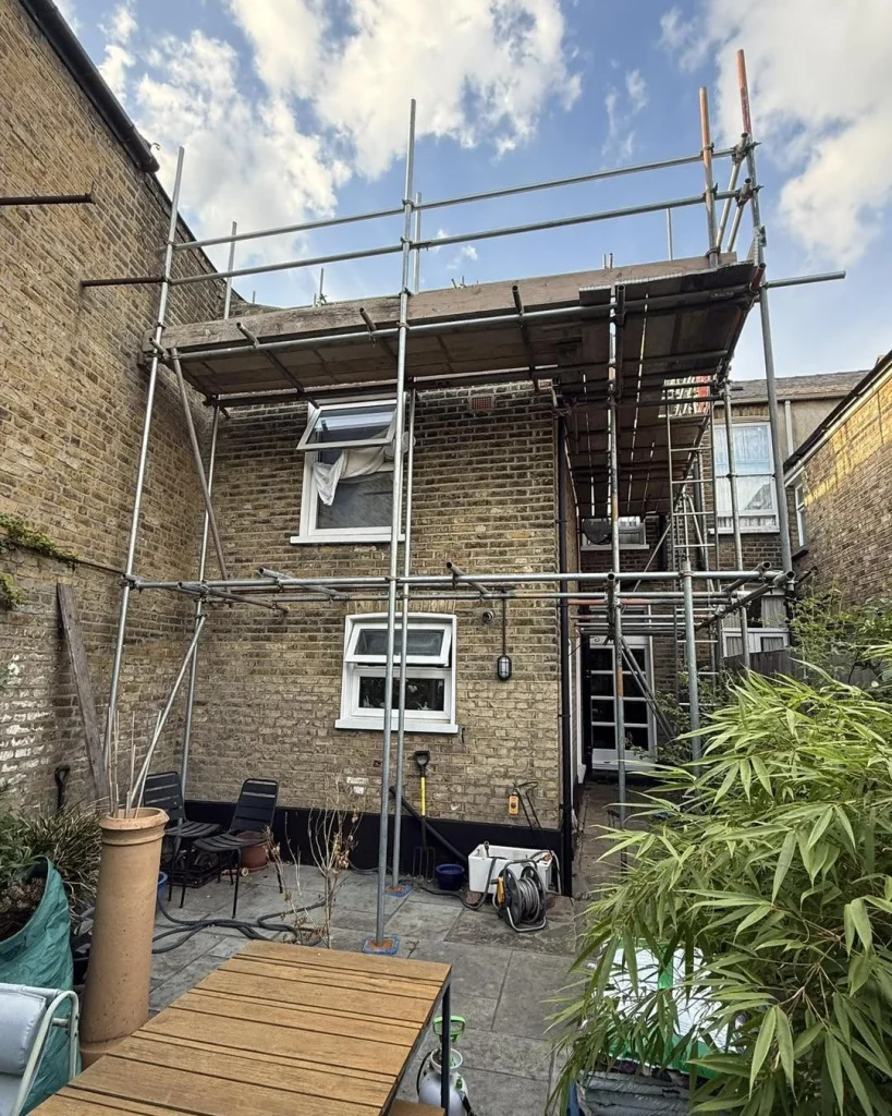 Protecting Your Build: The Importance of Temporary Roof Scaffolding Systems